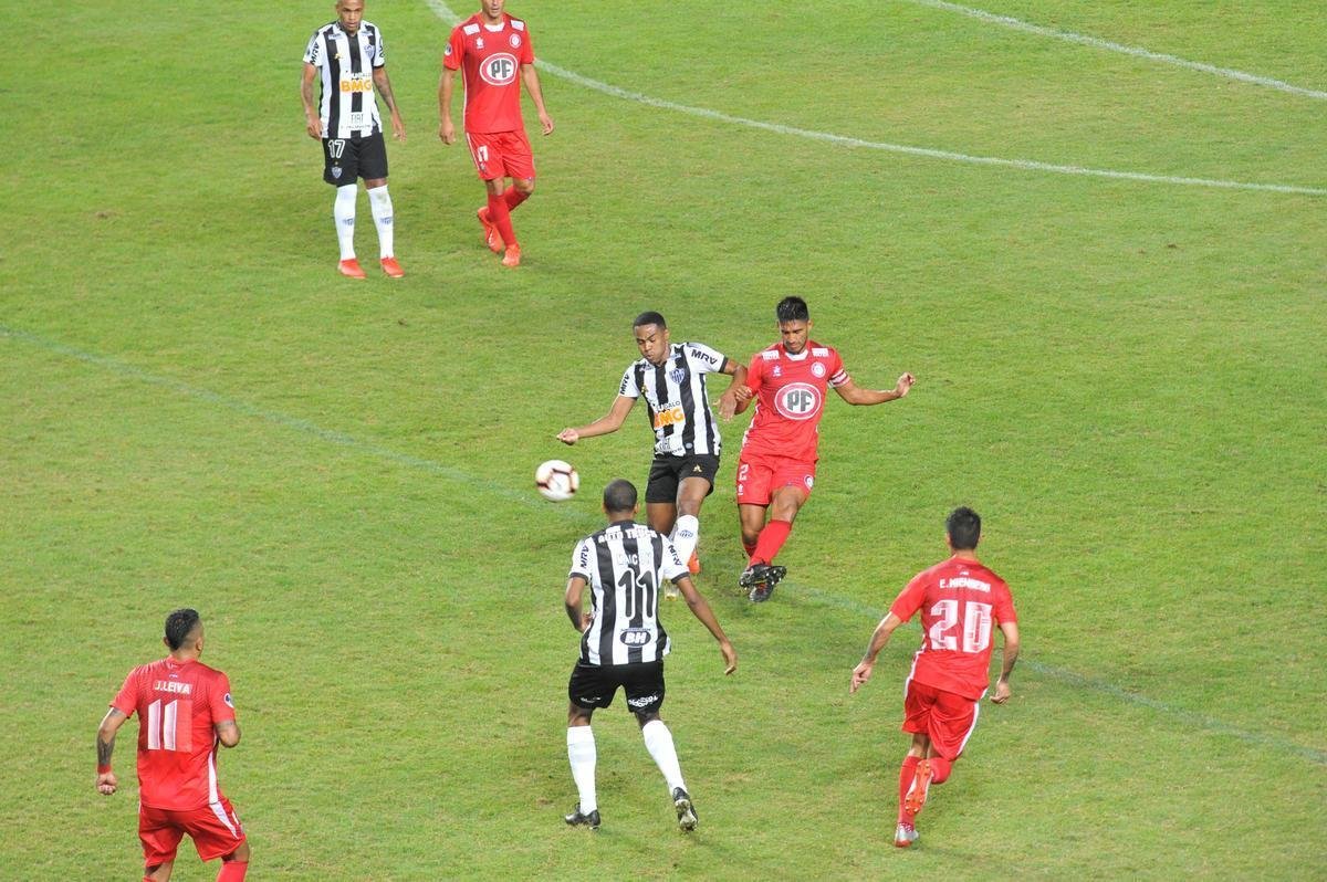 No segundo tempo, Atltico pressionou o Unin La Calera e chegou ao gol com Alerrandro: 1 a 0
