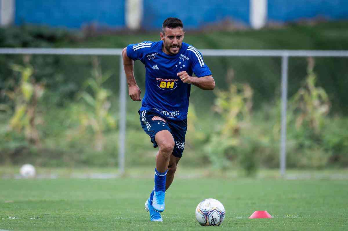 Palacios revela sonho ao vestir a camisa do Cruzeiro