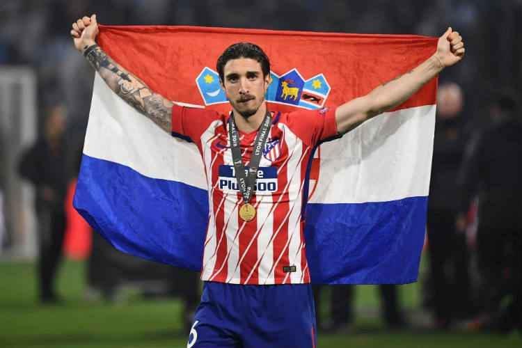 Lateral-direito croata Sime Vrsalijko, do Atltico de Madrid, superou a COVID-19