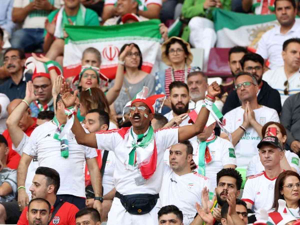 Enxadrista de 18 anos é expulsa da seleção do Irã por não usar véu islâmico  - ESPN