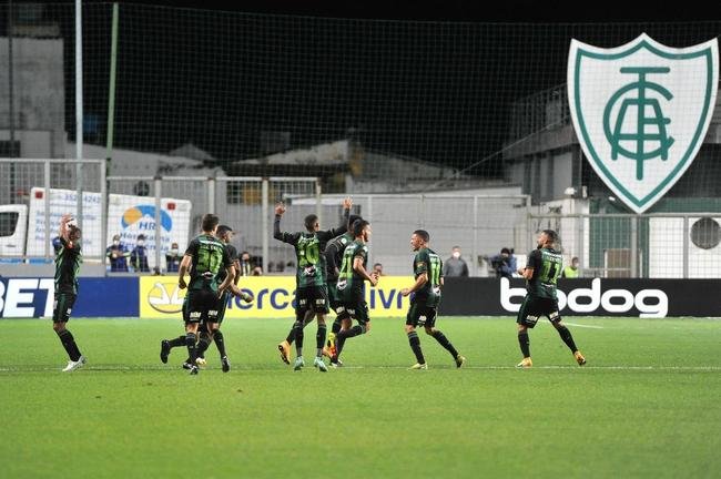 Fotos do jogo entre Amrica e Grmio, no Independncia, em Belo Horizonte, pela 32 rodada da Srie A do Brasileiro