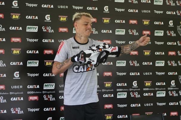 Imagens da apresentao de Rger Guedes no Atltico