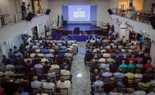 Conselho Deliberativo do Cruzeiro ter explanao no dia 31 de maro sobre detalhes da proposta de compra da SAF por Ronaldo