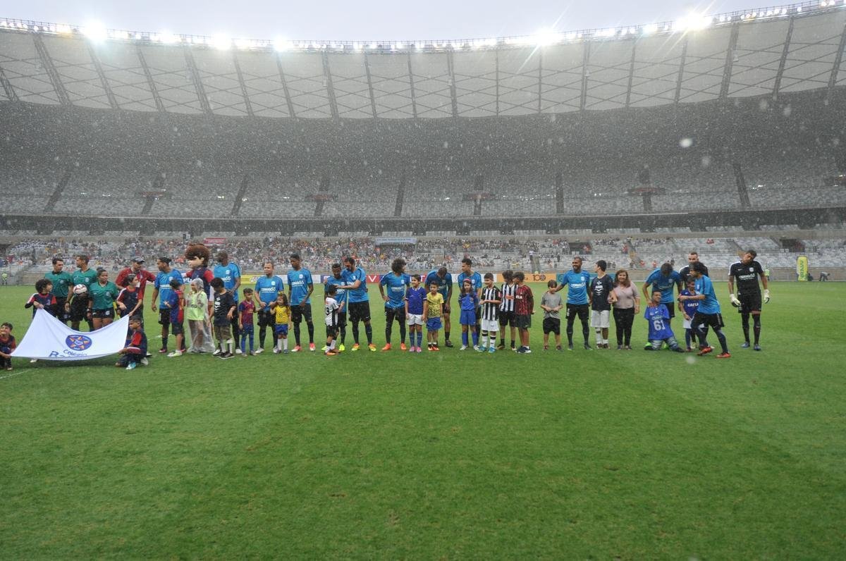 Fotos do 'Game of Dreams', jogo festivo dos Amigos do Ronaldinho contra os Amigos do Penta
