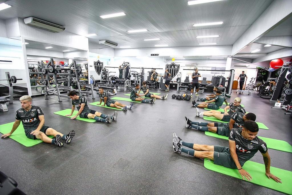 Depois da vitria por 3 a 0 sobre o Coimbra, em jogo-treino na Cidade do Galo, os jogadores do Atltico fizeram um trabalho fsico na academia do CT. Veja fotos