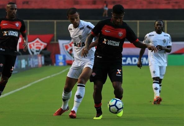 Vitória derrotou Atlético por 1 a 0, no Barradão, com gol de Léo Ceará