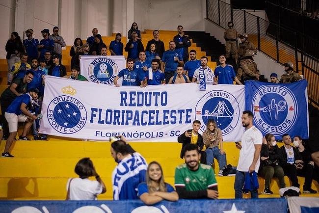 A comemorao da torcida tambm se estendeu ao Heriberto Hlse, em Cricima-SC. Na ocasio, o Cruzeiro venceu o Cricima por 1 a 0, pela 9 rodada da Srie B, em 27 de maio. 