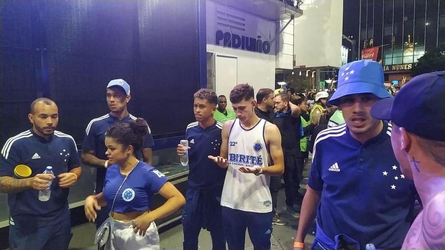 Festa do Cruzeiro na Praa 7 de Setembro, em Belo Horizonte, em comemorao ao acesso  Srie A do Campeonato Brasileiro de 2023