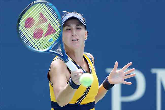 Ouro em Tquio, Belinda Bencic passou por Arantxa Rus por duplo 6/4 na estreia