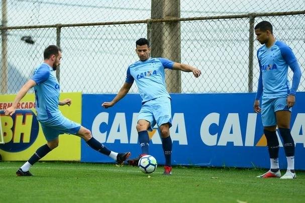 Imagens do treino do Cruzeiro nesta sexta-feira (12/10), antes do jogo contra o Vasco, pelo Brasileiro