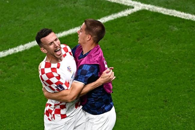 Lances da partida entre Japo e Crocia, pelas oitavas de final da Copa do Mundo.