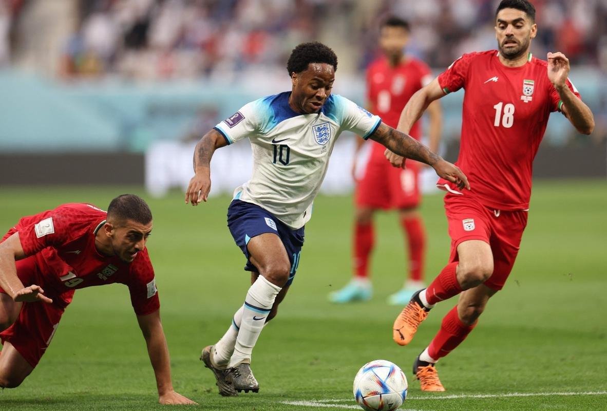 Inglaterra e Ir, no primeiro jogo do Grupo B da Copa do Mundo.