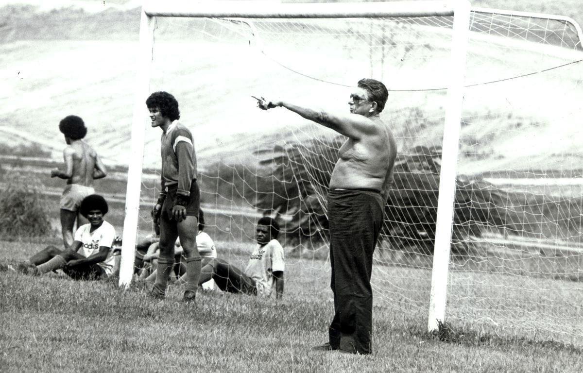 Fotos da carreira do polmico tcnico Yustrich, o Homo