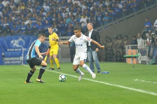 Fotos do primeiro duelo do duelo entre Cruzeiro e Grmio, no Mineiro, pela semifinal da Copa do Brasil