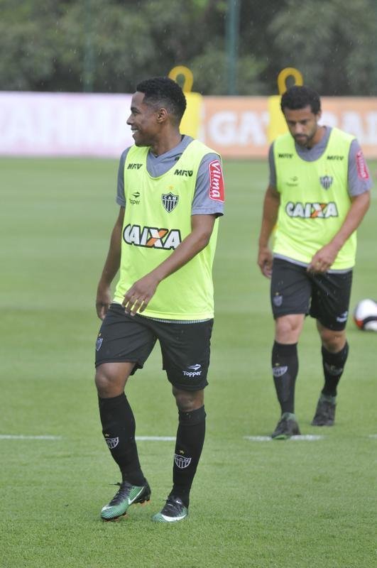 Volante Elias participou nesta quinta-feira do seu primeiro treino como jogador do Atltico. Roger Machado comandou uma atividade com bola utilizando atletas que no jogaram ou atuaram pouco diante do Cruzeiro