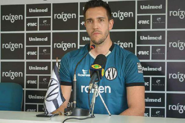 O Santa também confirmou a contratação do goleiro Luiz Fernando, de 31 anos, que estava no XV de Piracicaba. O arqueiro tem passagens por times como Democrata-MG, Yangon United (Miamar), Doxa (Chipre), Red Bull Brasil, Marília-SP e Boa Esporte-MG, além de passagem no sub-20 do Corinthians.
No ano passado, pelo XV de Piracicaba, ele disputou 36 partidas, somando 3.204 minutos, entre a Copa Paulista e o Paulistão A2. Ao todo, sofreu 36 gols. Na equipe paulista, inclusive, era o capitão.