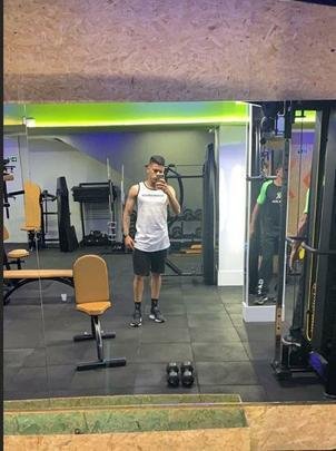 Mesmo de folga, Hulk segue a rotina de treinos na academia