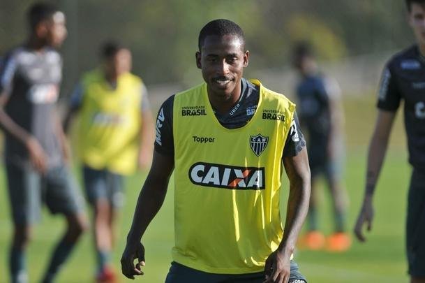 Denlson - Mais um contratado pelo por cinco temporadas, o atacante, que pertencia ao Granada-ESP, estava emprestado ao Vitria. O jogador chamou a ateno da diretoria atleticana ao marcar 11 gols em 27 jogos pelo rubro-negro baiano. Pelo Galo, o jogador entrou em campo seis vezes e ainda no balanou as redes