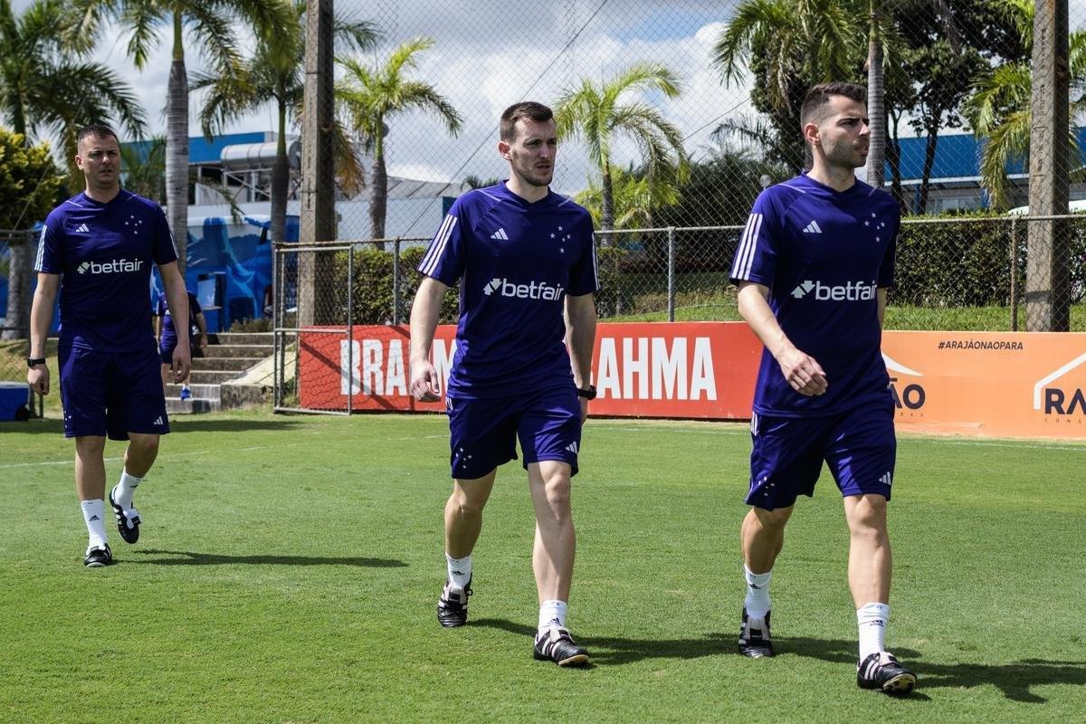 Fotos do primeiro treino do tcnico portugus Pepa no Cruzeiro