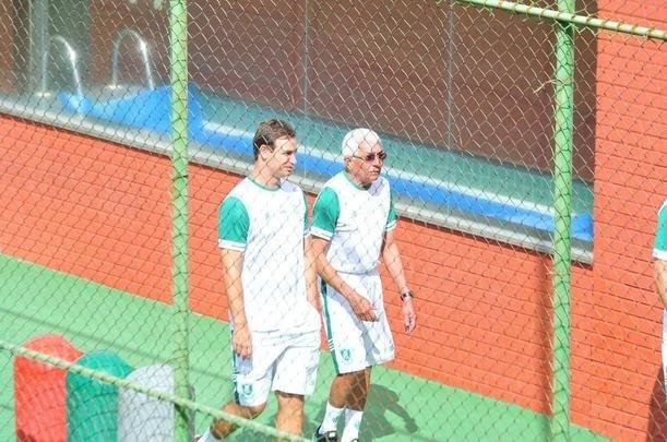 O Amrica se reapresentou nesta quinta-feira para a prxima temporada. Alm de j contar com os reforos, o Coelho mostrou o novo uniforme de treino, da Sparta, marca-prpria do clube