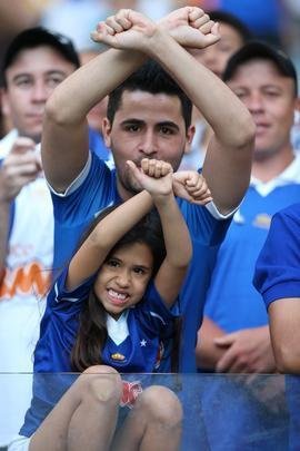Imagens da torcida do Cruzeiro, no Mineiro, para o jogo com o Atltico-PR