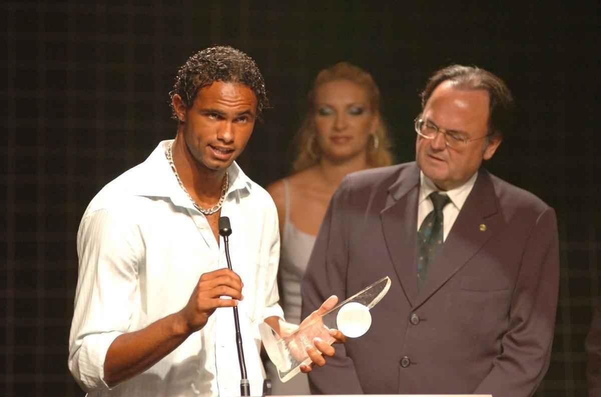 Bruno se destacou pelo Atltico, recebendo vrios prmios. A carreira do goleiro estava em ascenso. As grandes atuaes chamaram a ateno de um grupo de investidores. Bruno foi vendido aos empresrios e acabou repassado ao Corinthians