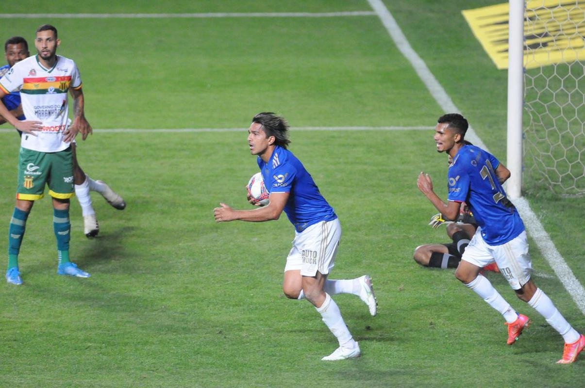 Fotos do duelo entre Cruzeiro e Sampaio Corra, no Independncia, em Belo Horizonte, pela 18 rodada da Srie B do Campeonato Brasileiro