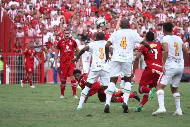 Náutico e Sampaio Corrêa iniciaram a decisão da Série C neste domingo