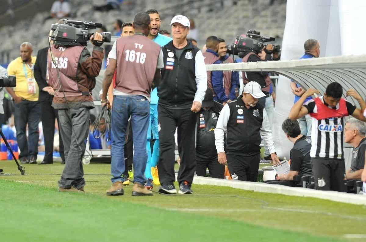 Imagens da torcida e da partida entre Cruzeiro e Santos, no Mineiro