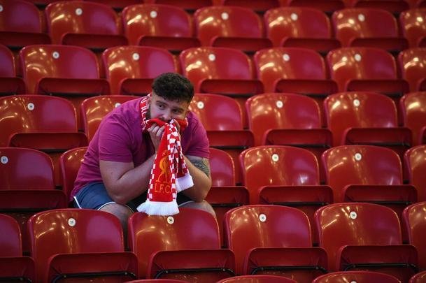 Decepo de jogadores e torcedores do Liverpool com perda do ttulo da Liga dos Campees para o Real