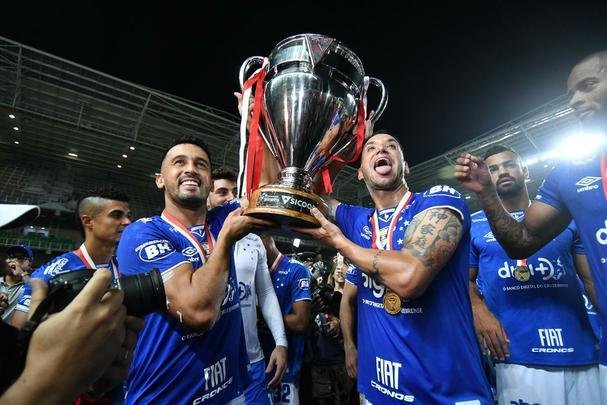 Fotos da festa do Cruzeiro aps a conquista do bicampeonato mineiro sobre o Atltico