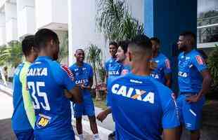 Fotos de divulgao do Cruzeiro das atividades realizadas na reapresentao