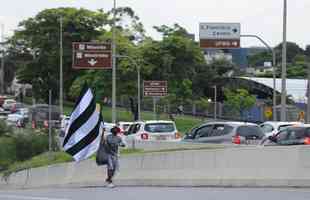 Torcida do Atltico na chegada ao Mineiro para a partida contra o Juventude pela 34 rodada do Campeonato Brasileiro