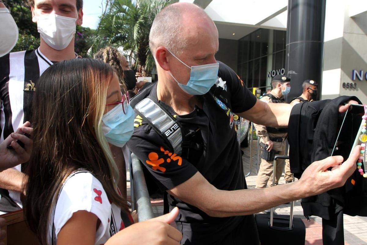 Chegada da Seleo Brasileira a Belo Horizonte, para jogo contra o Paraguai, pelas Eliminatrias