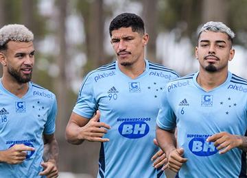 Treinador falou sobre processo de reformulação e citou jogadores que ainda têm situações indefinidas para a próxima temporada