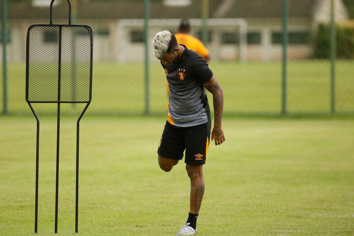 No primeiro trabalho, houve um treinamento tático, que exigia troca de passes e triangulações dos jogadores, com o elenco dividido em grupos de três atletas cada. Em seguida, os jogadores foram divididos em dois grupos no mesmo campo para o trabalho específico por setores de defesa e ataque. De um lado, os zagueiros, laterais e volantes participaram de um treino tático de posicionamento com o auxiliar Daniel Cerqueira. Do outro, os meias e atacantes fizeram um trabalho específico de passe e finalização sob o comando do técnico Daniel Paulista.