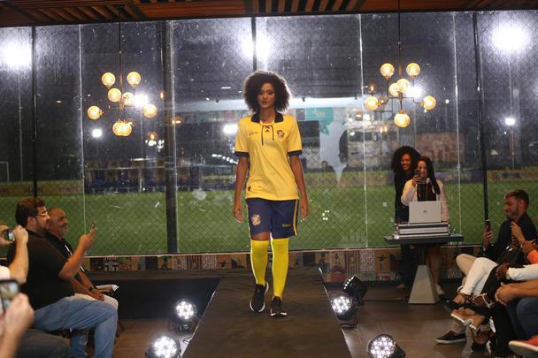 Na estreia na elite, Retrô terá camisas com cadarço na gola