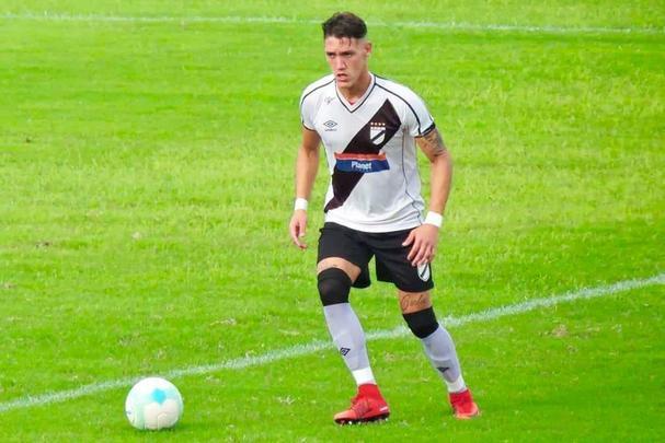 17 - Bryan Bentaberry: o zagueiro, que também pode atuar na lateral, tem 21 anos. Cria da base do Danubio, retorna ao clube após ter sido emprestado ao Villa Española.