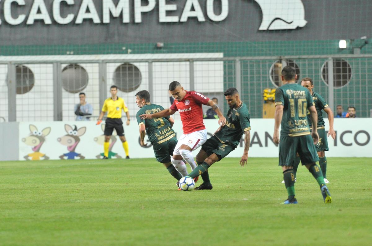 Fotos do jogo entre Amrica e Internacional, no Independncia, pela 15 rodada do Campeonato Brasileiro