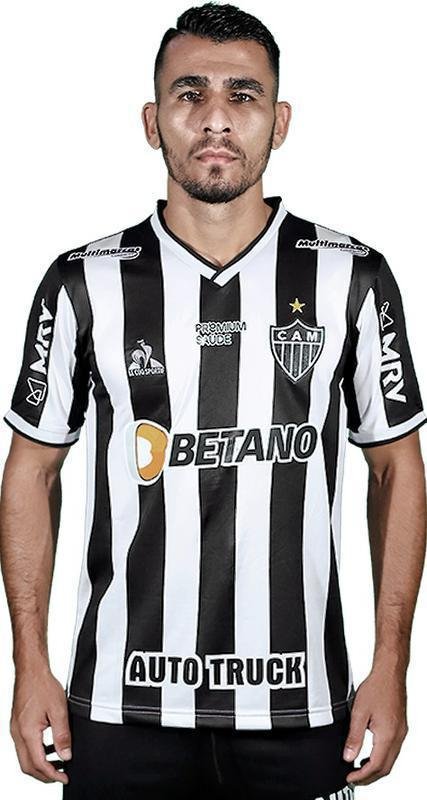 Junior Alonso (zagueiro pela esquerda) - 77% dos votos