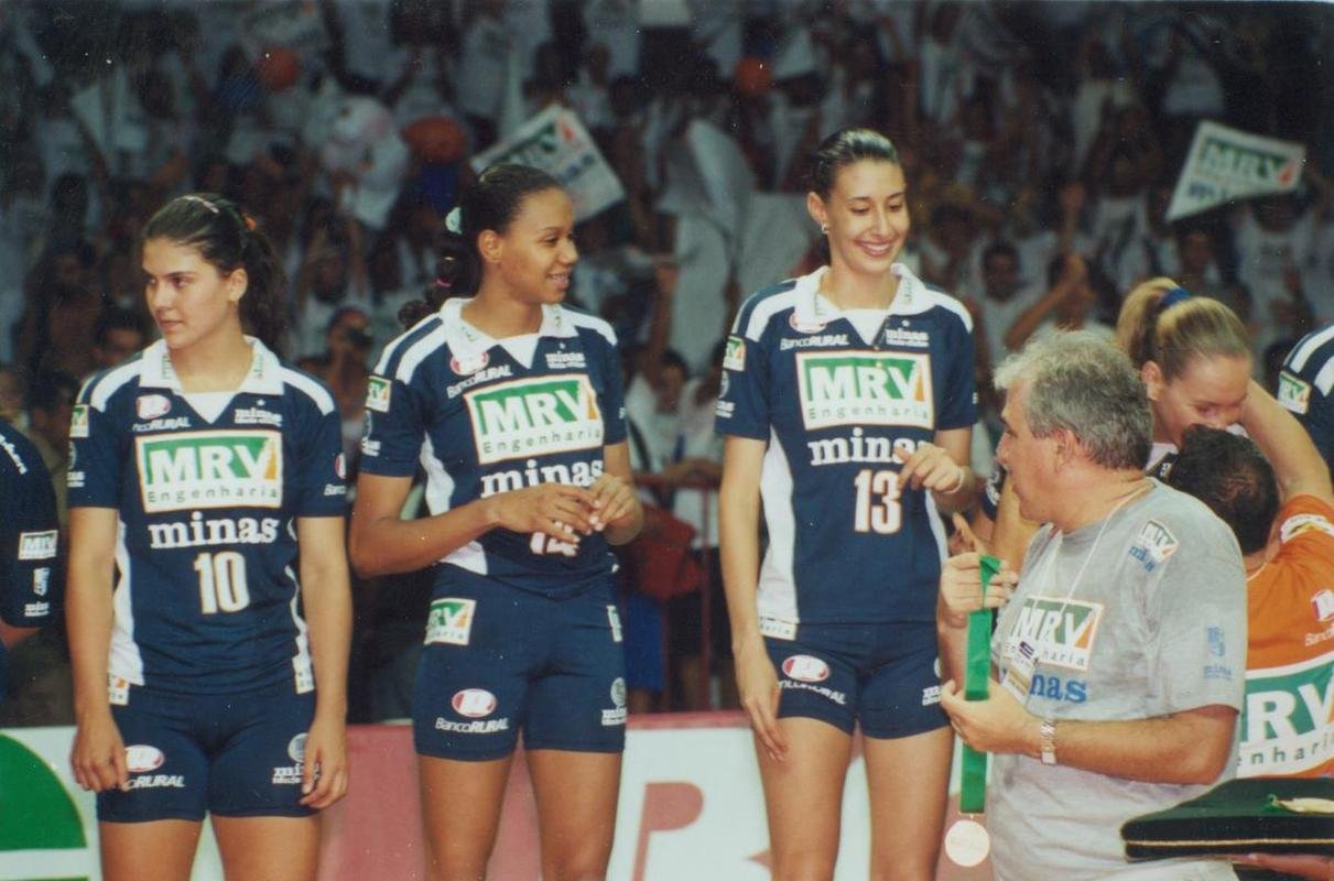 Fotos histricas de Sheilla em sua trajetria pelo vlei do Minas