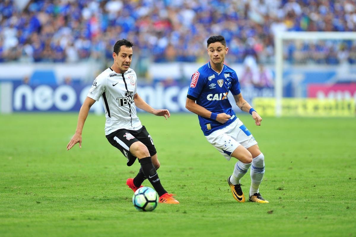 Fotos do jogo entre Cruzeiro e Corinthians, no Mineiro, pela 26 rodada do Campeonato Brasileiro