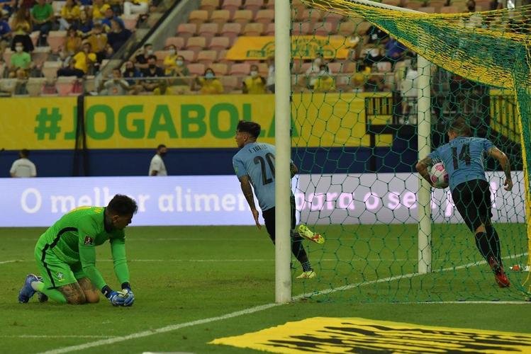 Com boa atuação, Brasil brinda torcida em Manaus com goleada sobre o Uruguai