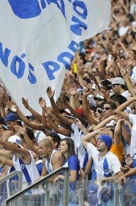 Imagens da torcida do Cruzeiro no clssico contra o Atltico