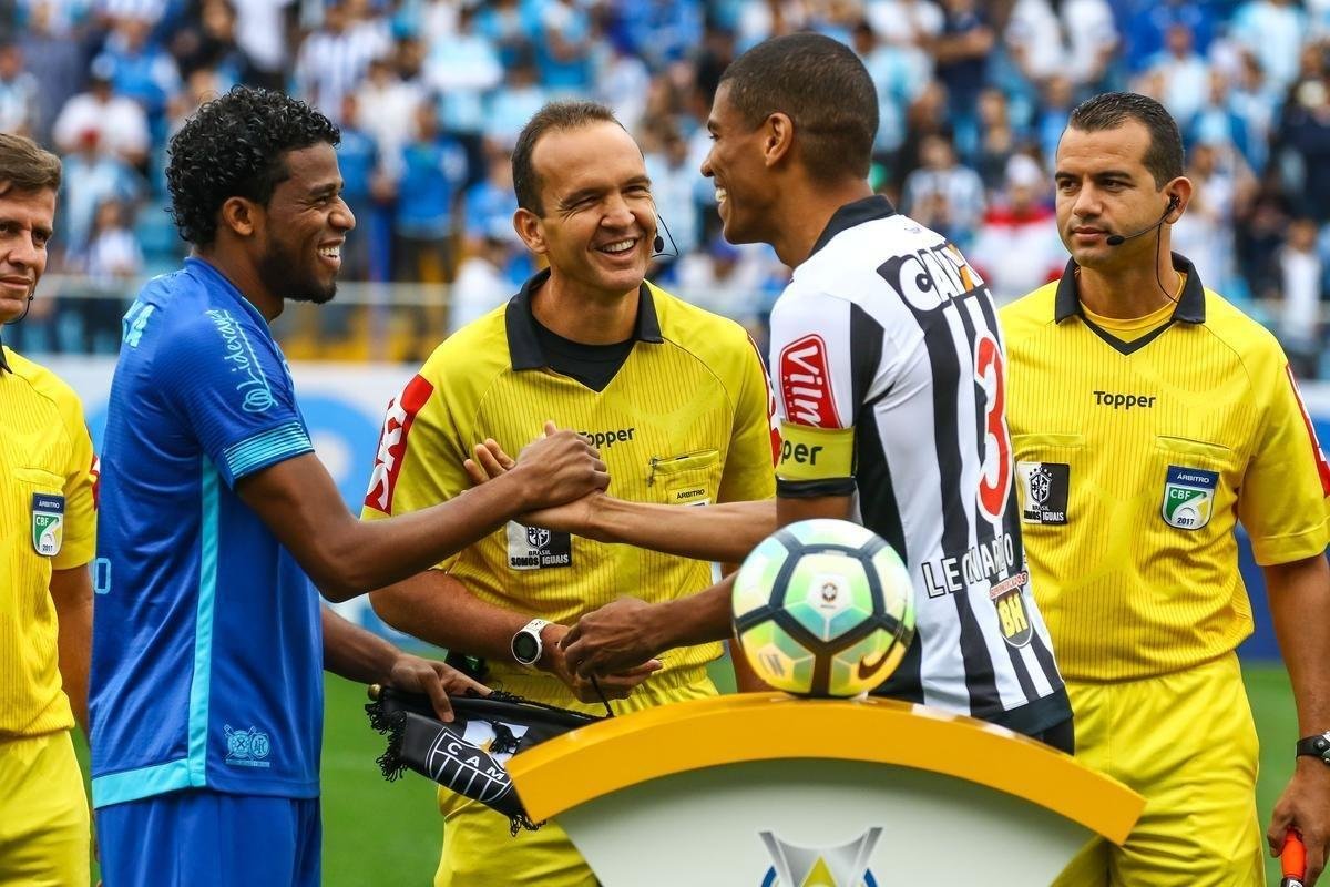 Imagens do empate entre Ava e Atltico, na Ressacada