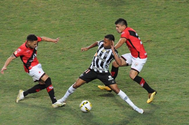 Fotos da vitria do Atltico por 2 a 0 sobre Atltico-GO pelo Campeonato Brasileiro