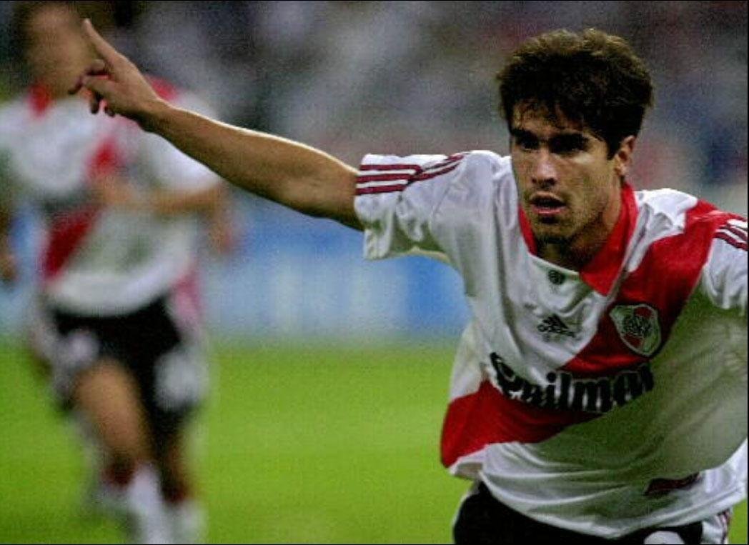 Em 2000, o River Plate passou com duas vitrias, trs empates e uma derrota. O time foi eliminado nas quartas de final.