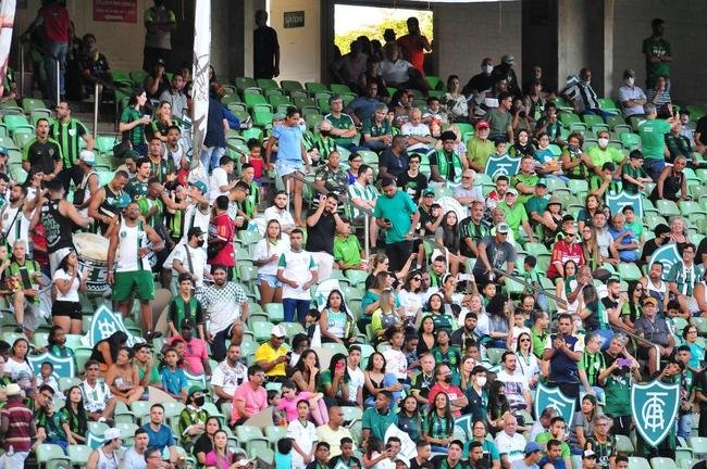 No dia do anivers�rio de 110 anos do Am�rica, torcedor compareceu ao Independ�ncia para acompanhar o jogo contra o Athletico-PR pela quarta rodada do Campeonato Brasileiro