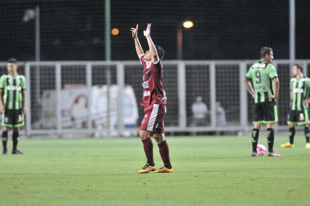 Amrica e Patrocinense se enfrentaram, no Independncia, pela primeira rodada do Campeonato Mineiro