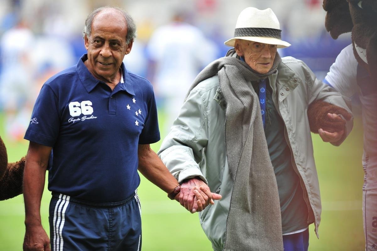 Cruzeiro: time campeo da Trplice Coroa de 2003 venceu equipe de masters por 2 a 1, neste domingo, em jogo festivo realizado no Mineiro
